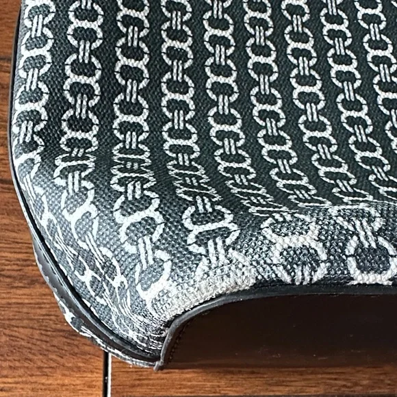 🔵🔵EUC Tory Burch Black/Navy/White Patterned Textured Tote🔵🔵